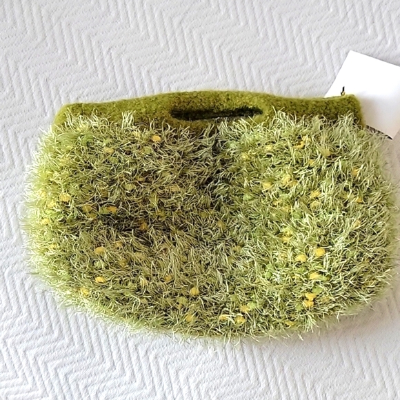 Fun Fur Green Bag with Enamel Flower Snap - Picture 3 of 6